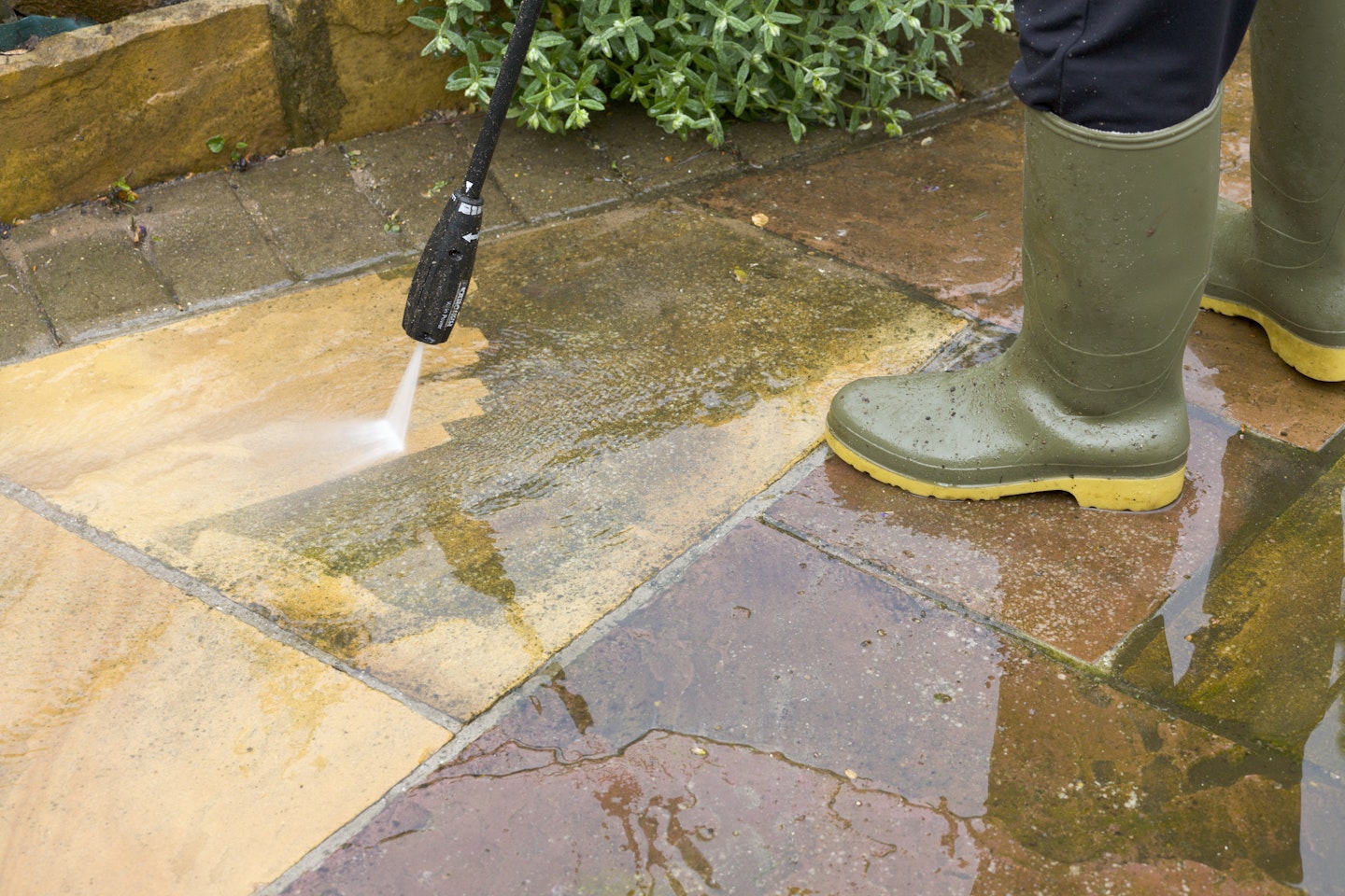 Stepbystep guide How to clean your patio throughout the year!